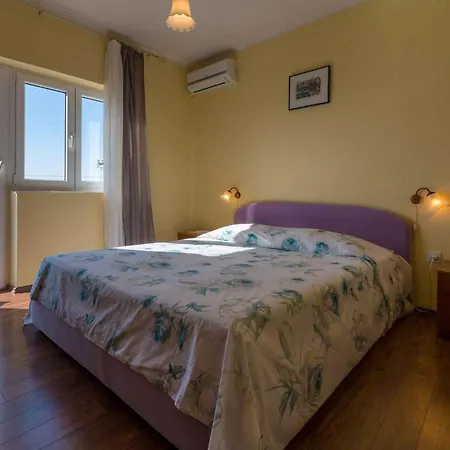 Apartment In 39212